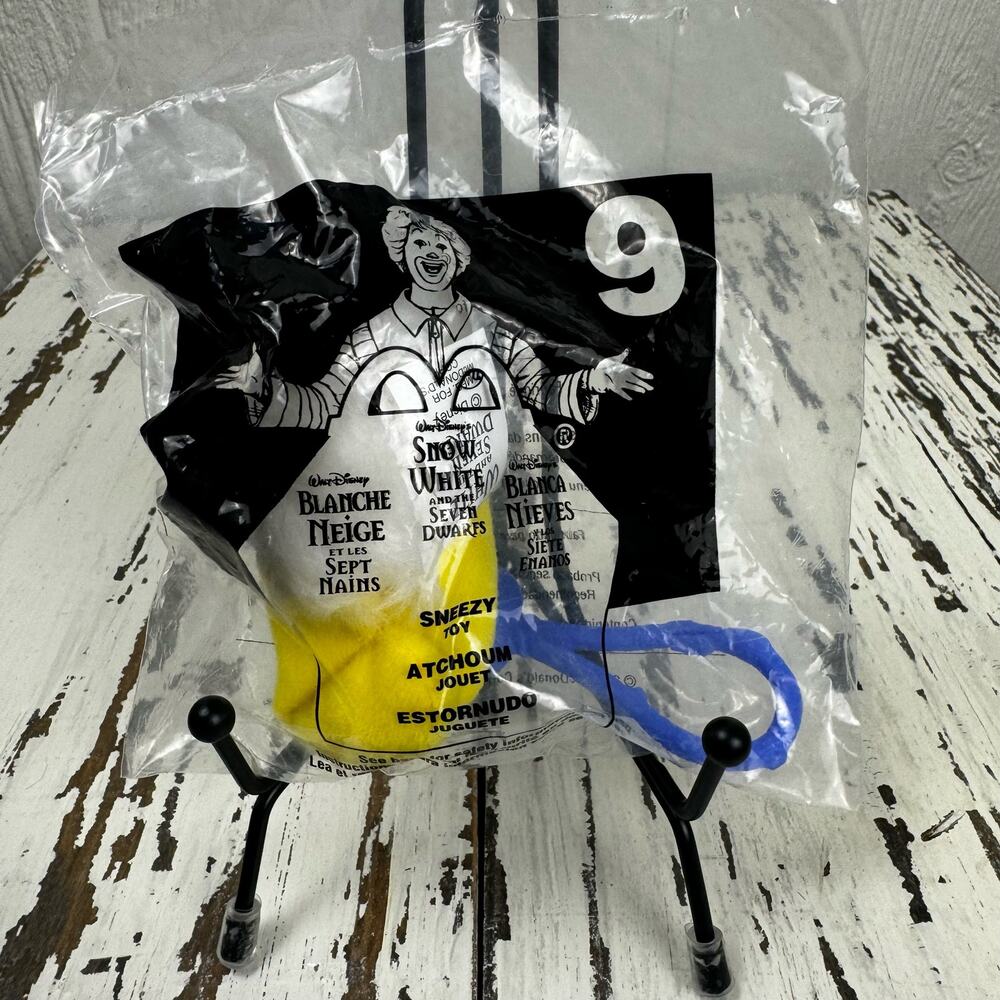 McDonald's 2001 Snow White Sneezy Clip Happy Meal Toy NIP Vintage NOS New Disney